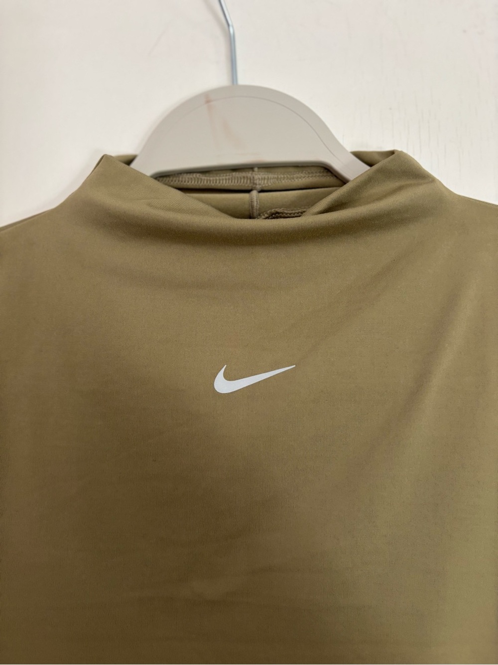 Nike One Dri-FIT Luxe Long-Sleeve Cropped Training Top Green - Picture 4 of 5